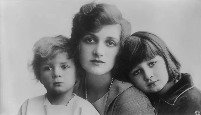 Framed Print : Gladys Cooper, between c1915 and c1920. Creator: Bain News Service Framed Print : Gladys Cooper, between c1915 and c1920. Creator: Bain News Service