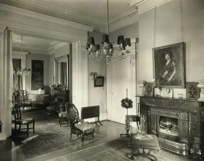Framed Print : Glasgow House, 1 Main Street, Richmond, Henrico County, Virginia, between c1930 and 1939. Creator: Frances Benjamin Johnston Framed Print : Glasgow House, 1 Main Street, Richmond, Henrico County, Virginia, between c1930 and 1939. Creator: Frances Benjamin Johnston