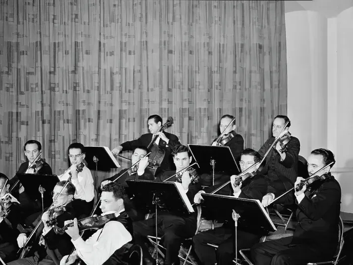 Framed Print : Glenn Miller Orchestra(?), New York, N.Y.(?), 1938. Creator: William Paul Gottlieb Framed Print : Glenn Miller Orchestra(?), New York, N.Y.(?), 1938. Creator: William Paul Gottlieb