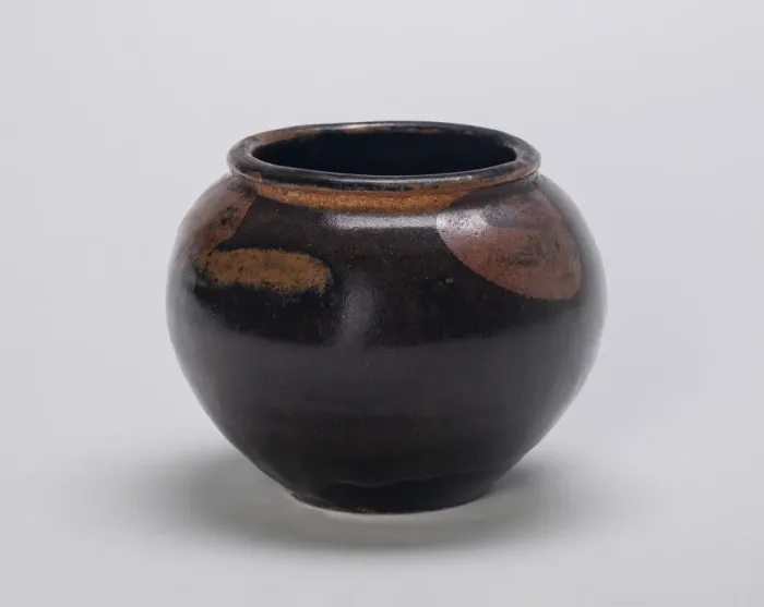 Framed Print : Globular Jar, Northern Song (960-1127) or Jin dynasty (1115-1234), 12th century Framed Print : Globular Jar, Northern Song (960-1127) or Jin dynasty (1115-1234), 12th century