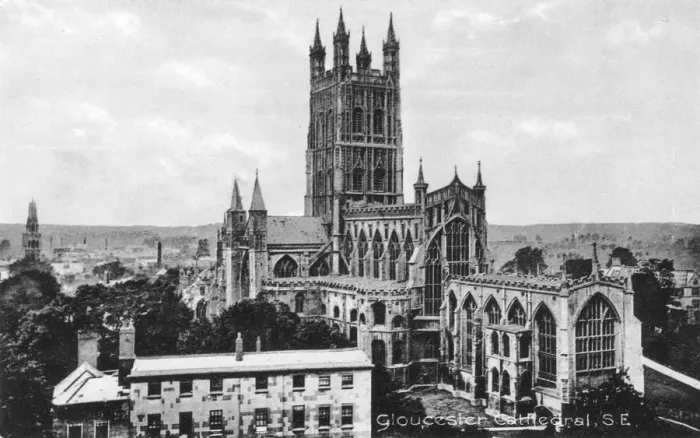 Framed Print : Gloucester Cathedral, Gloucester, Gloucestershire, early 20th century Framed Print : Gloucester Cathedral, Gloucester, Gloucestershire, early 20th century