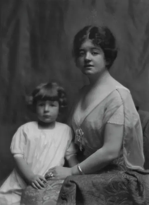 Framed Print : Goddard, Mrs. and children, portrait photograph, between 1912 and 1915. Creator: Arnold Genthe Framed Print : Goddard, Mrs. and children, portrait photograph, between 1912 and 1915. Creator: Arnold Genthe