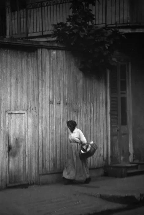 Framed Print : Going to market, New Orleans, between 1920 and 1926. Creator: Arnold Genthe Framed Print : Going to market, New Orleans, between 1920 and 1926. Creator: Arnold Genthe
