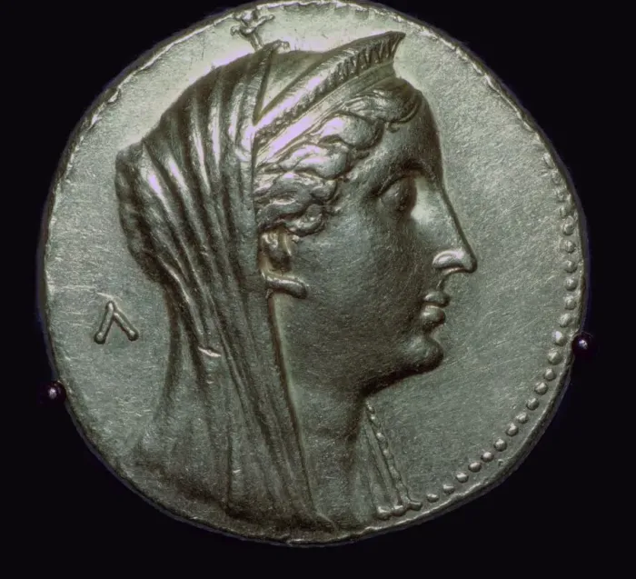 Framed Print : Gold coin of Arsinoe II, 3rd century BC Framed Print : Gold coin of Arsinoe II, 3rd century BC
