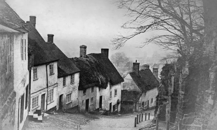 Framed Print : Gold Hill, Shaftesbury, Dorset, 1924-1926. Artist: Judges Framed Print : Gold Hill, Shaftesbury, Dorset, 1924-1926. Artist: Judges