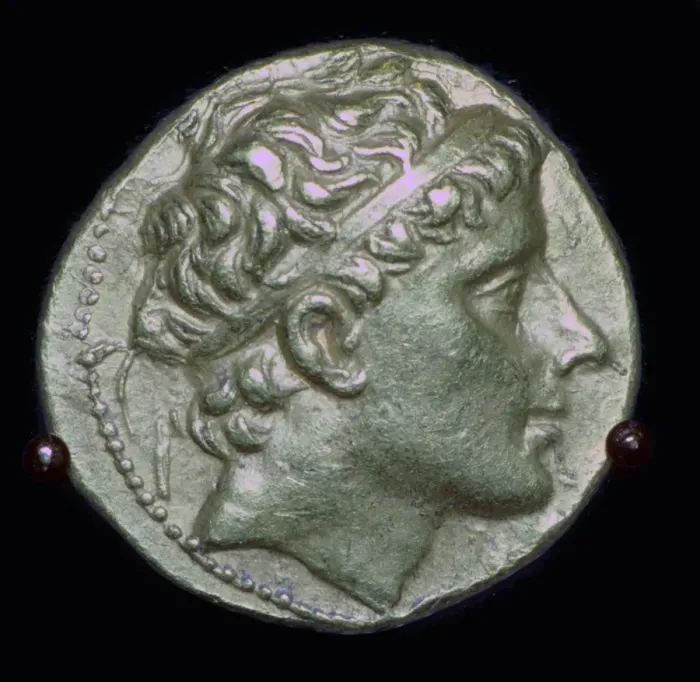 Framed Print : Gold stater of Antiochus Theos II, 3rd century BC Framed Print : Gold stater of Antiochus Theos II, 3rd century BC