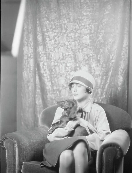 Goldbeck, Walter, Mrs. with dog, portrait photograph, 1926 Oct. 18. Creator: Arnold Genthe