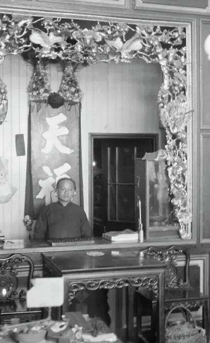 Framed Print : A goldsmith's shop, Chinatown, San Francisco, between 1896 and 1906. Creator: Arnold Genthe Framed Print : A goldsmith's shop, Chinatown, San Francisco, between 1896 and 1906. Creator: Arnold Genthe