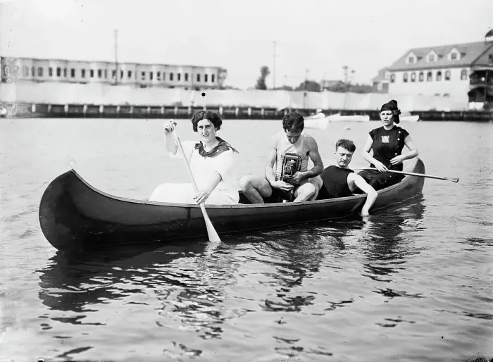 Framed Print : In the good old summertime. [canoe], between c1910 and c1915. Creator: Bain News Service