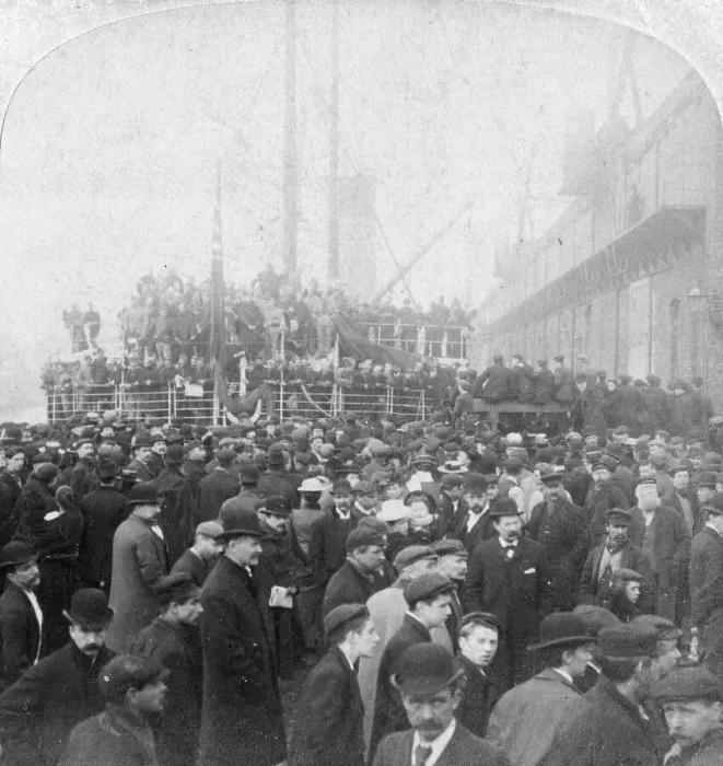 Framed Print : Gordon Highlanders embarking for South Africa, Liverpool, Lancashire, 1899. Artist: Underwood & Underwood Framed Print : Gordon Highlanders embarking for South Africa, Liverpool, Lancashire, 1899. Artist: Underwood & Underwood