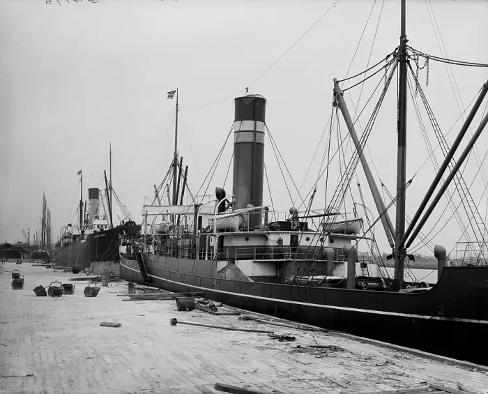 Framed Print : Gordon's wharves, Savannah, Ga. between 1900 and 1910. Creator: Unknown Framed Print : Gordon's wharves, Savannah, Ga. between 1900 and 1910. Creator: Unknown