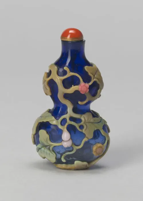 Framed Print : Gourd-Shaped Snuff Bottle with Trailing Vines and Flower Heads, Qing dynasty, 1740-1800 Framed Print : Gourd-Shaped Snuff Bottle with Trailing Vines and Flower Heads, Qing dynasty, 1740-1800