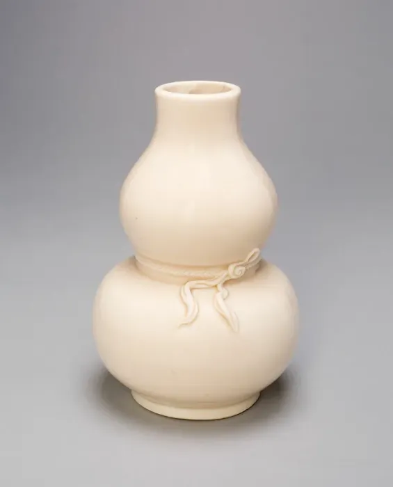 Framed Print : Gourd-Shaped Vase with Encircling and Twisted... Ming dynasty or Qing dynasty