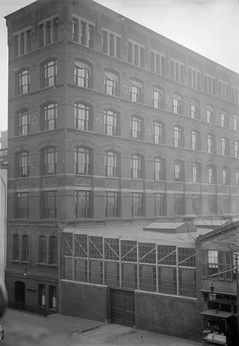 Framed Print : Government Printing office - Views, 1912. Creator: Harris & Ewing. Government Printing office - Views, 1912. Creator: Harris & Ewing Framed Print : Government Printing office - Views, 1912. Creator: Harris & Ewing. Government Printing office - Views, 1912. Creator: Harris & Ewing
