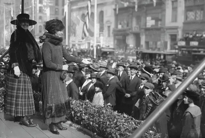 Framed Print : Grace George sells bonds, between c1915 and 1918. Creator: Bain News Service Framed Print : Grace George sells bonds, between c1915 and 1918. Creator: Bain News Service