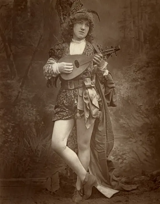 Framed Print : Grace Hawthorne, American actress, 1888. Artist: Ernest Barraud Framed Print : Grace Hawthorne, American actress, 1888. Artist: Ernest Barraud