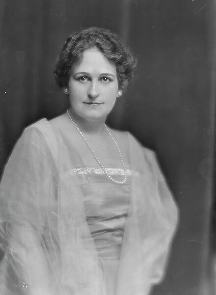 Graham, Belle, Miss, portrait photograph, 1916 Mar. 30. Creator: Arnold Genthe