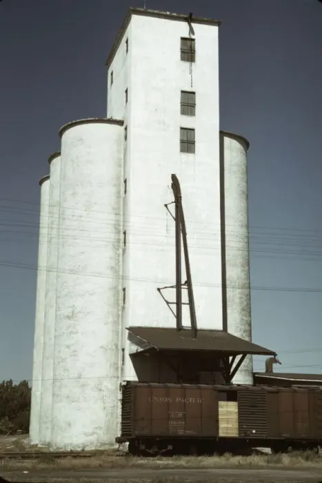 Framed Print : Grain elevator, Caldwell, Idaho, 1941. Creator: Russell Lee
