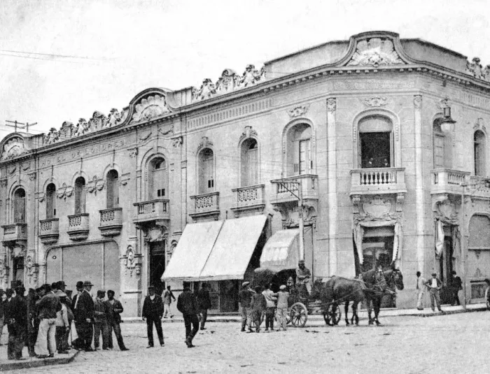 Framed Print : Gran Hotel de Londres, Bahia Blanca, Brazil, c1900s. Artist: J Peuser