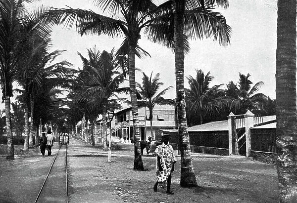 Grand Bassam. Une rue; L'Ouest Africain, 1914. Creator: Unknown