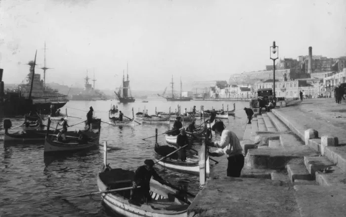 Framed Print : Grand Harbour, Malta, 1937 Framed Print : Grand Harbour, Malta, 1937