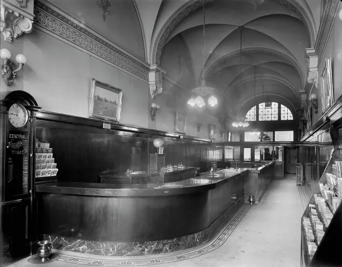 Framed Print : Grand Trunk Western Railroad, ticket office, Detroit, Mich. between 1905 and 1915. Creator: Unknown Framed Print : Grand Trunk Western Railroad, ticket office, Detroit, Mich. between 1905 and 1915. Creator: Unknown