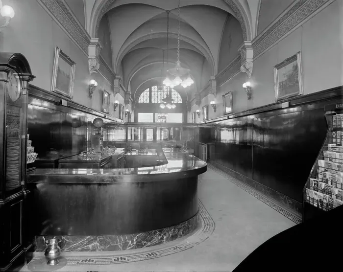 Framed Print : Grand Trunk Western Railroad, ticket office, Detroit, Mich. between 1905 and 1915. Creator: Unknown Framed Print : Grand Trunk Western Railroad, ticket office, Detroit, Mich. between 1905 and 1915. Creator: Unknown
