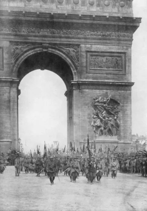Framed Print : Grand victory parade, Arc de Triomphe, Paris, France, 14 July 1919 Framed Print : Grand victory parade, Arc de Triomphe, Paris, France, 14 July 1919