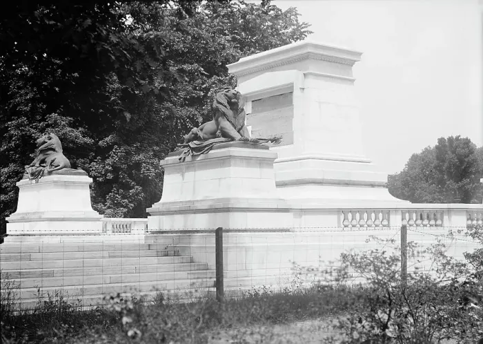 Framed Print : Grant Memorial At Capitol, Pedestals For Statue And Groups of Statuary, 1911. Creator: Harris & Ewing. Grant Memorial At Capitol, Pedestals For Statue And Groups of Statuary, 1911. Creator: Harris & Ewing Framed Print : Grant Memorial At Capitol, Pedestals For Statue And Groups of Statuary, 1911. Creator: Harris & Ewing. Grant Memorial At Capitol, Pedestals For Statue And Groups of Statuary, 1911. Creator: Harris & Ewing