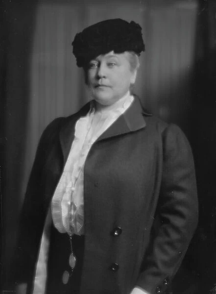 Gray, Horace, Mrs. portrait photograph, 1916 Jan. 13. Creator: Arnold Genthe