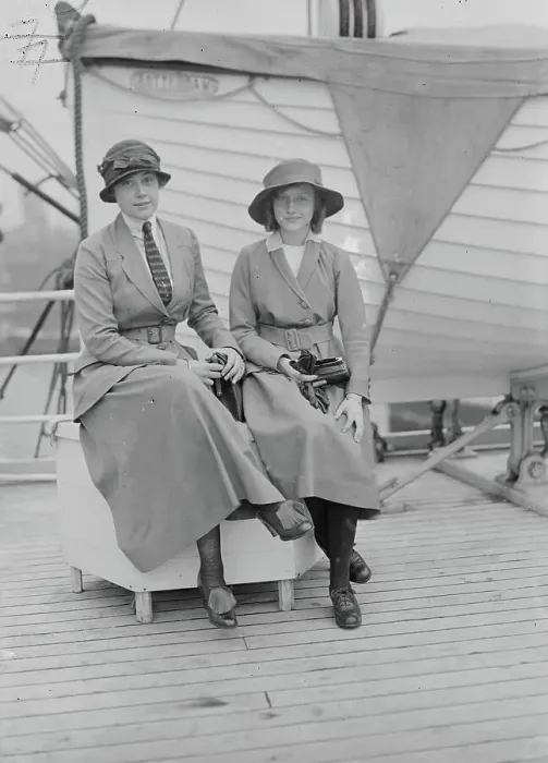 Framed Print : Graziella & Marta Peuser, 1916. Creator: Bain News Service