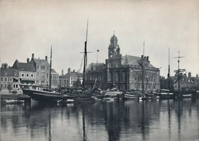Framed Print : Great Yarmouth - The Town Hall, 1895 Framed Print : Great Yarmouth - The Town Hall, 1895