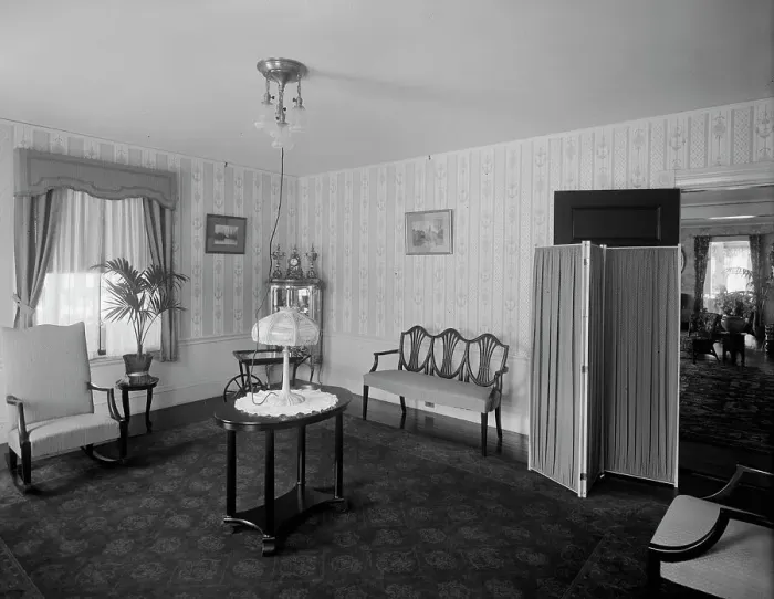 Framed Print : Green Gables Club, ladies parlor, Magnolia, Mass. between 1905 and 1915. Creator: Unknown Framed Print : Green Gables Club, ladies parlor, Magnolia, Mass. between 1905 and 1915. Creator: Unknown