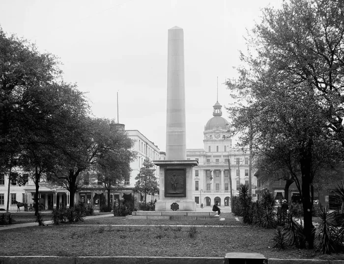 Framed Print : Green [sic] monument and City Hall, Savannah, Ga. between 1900 and 1910. Creator: Unknown