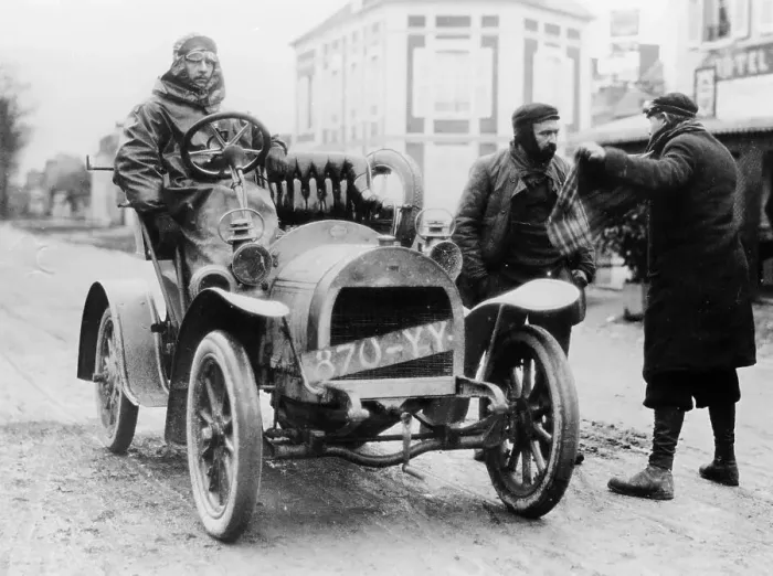 Framed Print : A Gregoire car and its driver, Concours des Voiturettes, 1905 Framed Print : A Gregoire car and its driver, Concours des Voiturettes, 1905