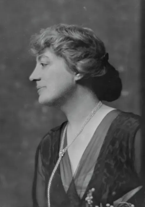 Framed Print : Griggs, Maitland, Mrs. portrait photograph, 1915. Creator: Arnold Genthe Framed Print : Griggs, Maitland, Mrs. portrait photograph, 1915. Creator: Arnold Genthe