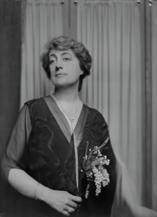 Framed Print : Griggs, Maitland, Mrs. portrait photograph, 1915. Creator: Arnold Genthe Framed Print : Griggs, Maitland, Mrs. portrait photograph, 1915. Creator: Arnold Genthe