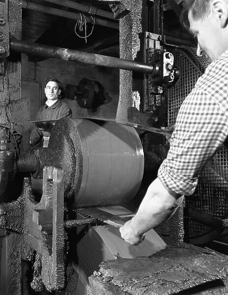 Grinding two metre saw blades at Slack Sellars & Co Ltd, Sheffield, South Yorkshire, 1963