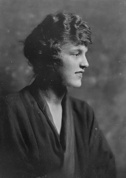 Gristede, E. Miss, portrait photograph, 1916. Creator: Arnold Genthe