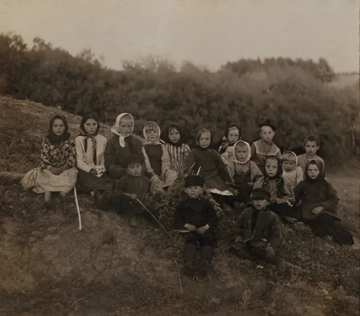 Framed Print : Group of children, in Iasnaia Poliana, 1908. Creator: Sergey Mikhaylovich Prokudin-Gorsky Framed Print : Group of children, in Iasnaia Poliana, 1908. Creator: Sergey Mikhaylovich Prokudin-Gorsky