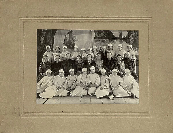 A group of medical students with the teaching staff of the Irkutsk provincial hospital, 1926. Creator: M I Kopylov