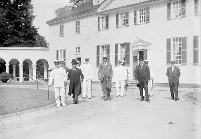 Framed Print : Group At Mount Vernon, 1911. Creator: Harris & Ewing. Group At Mount Vernon, 1911. Creator: Harris & Ewing Framed Print : Group At Mount Vernon, 1911. Creator: Harris & Ewing. Group At Mount Vernon, 1911. Creator: Harris & Ewing