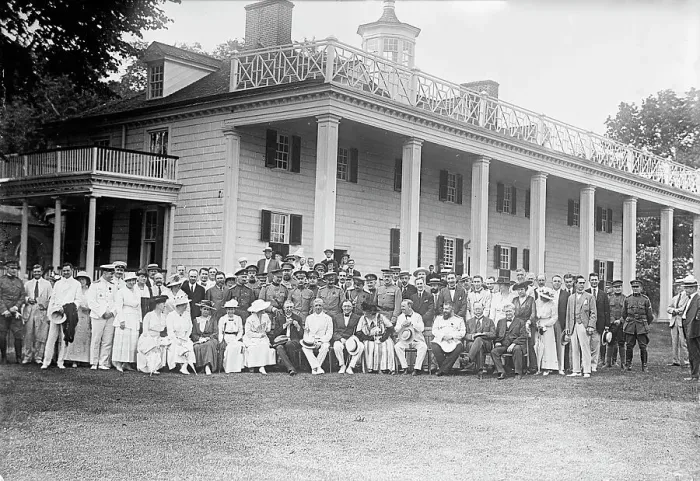 Framed Print : Group at Mount Vernon, 1917. Creator: Harris & Ewing. Group at Mount Vernon, 1917. Creator: Harris & Ewing Framed Print : Group at Mount Vernon, 1917. Creator: Harris & Ewing. Group at Mount Vernon, 1917. Creator: Harris & Ewing