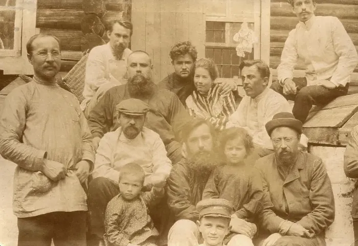 Framed Print : A Group Portrait of Convicts with Children, 1906-1911. Creator: Isaiah Aronovich Shinkman Framed Print : A Group Portrait of Convicts with Children, 1906-1911. Creator: Isaiah Aronovich Shinkman