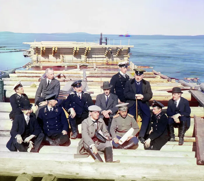 Framed Print : Group of railroad construction participants on the pier in Kem-Pristan, 1915. Creator: Sergey Mikhaylovich Prokudin-Gorsky Framed Print : Group of railroad construction participants on the pier in Kem-Pristan, 1915. Creator: Sergey Mikhaylovich Prokudin-Gorsky