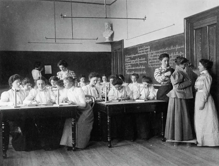Framed Print : Group of young women studying static electricity in normal school, Washington, D.C. (1899?). Creator: Frances Benjamin Johnston Framed Print : Group of young women studying static electricity in normal school, Washington, D.C. (1899?). Creator: Frances Benjamin Johnston