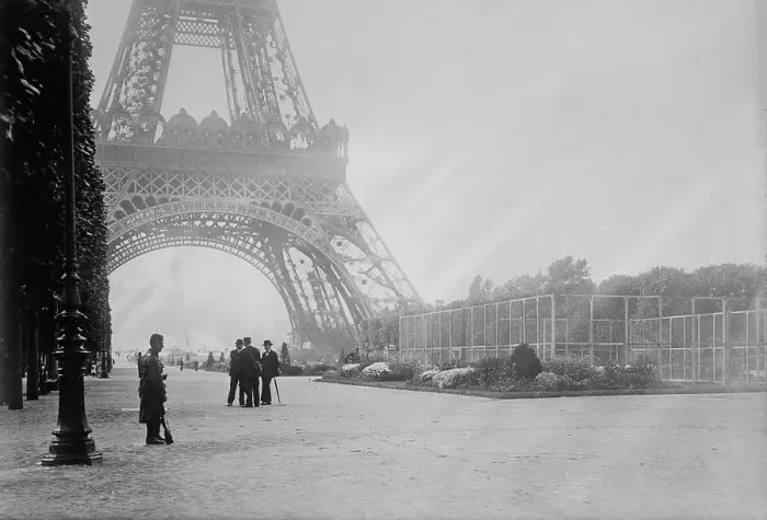 Framed Print : Guard at Eiffel Tower, Wireless Station, between c1914 and c1915. Creator: Bain News Service Framed Print : Guard at Eiffel Tower, Wireless Station, between c1914 and c1915. Creator: Bain News Service