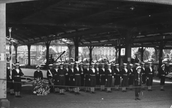 Framed Print : Guard of Honour from HMS Sirius, Antwerp, c1946-c1949 Framed Print : Guard of Honour from HMS Sirius, Antwerp, c1946-c1949