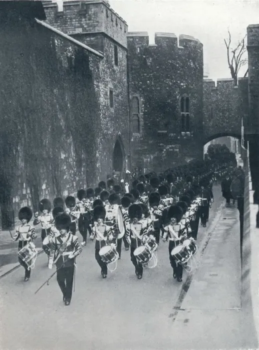 Framed Print : The Guards leaving the Tower of London, c1914 Framed Print : The Guards leaving the Tower of London, c1914