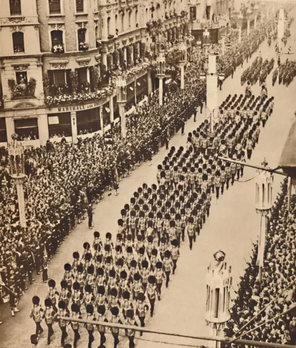 Framed Print : The Guards in Oxford Street, May 12 1937 Framed Print : The Guards in Oxford Street, May 12 1937